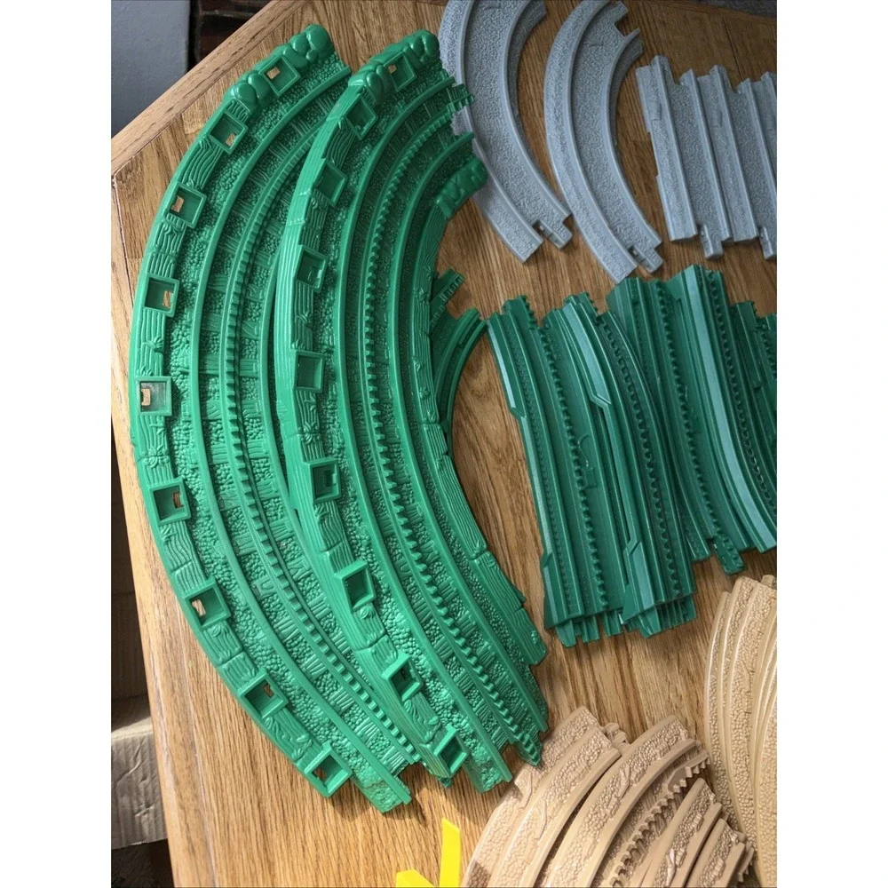 GeoTrax LARGE LOT 80+ Trains People Signs Building Tracks Controllers Untested